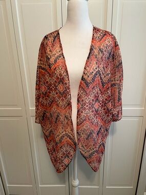 Open-Front Printed Kimono Jacket in Coral Geo
